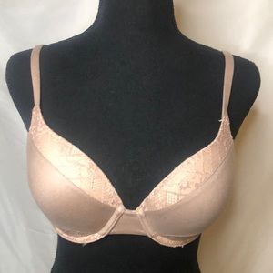VICTORIA’S SECRET mauve colored bra. Size 32 D.